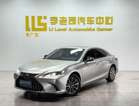 Lexus ES 2021