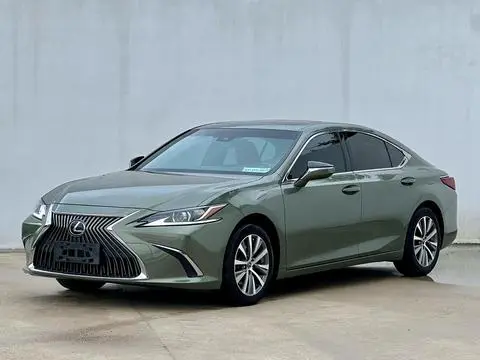 Lexus ES 2020 — фото 1