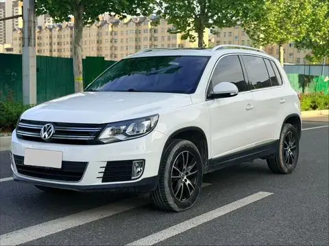 Volkswagen Tiguan 2015 — фото 1