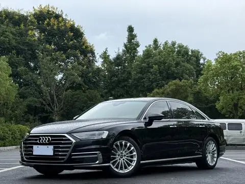 Audi A8 2021 — фото 1