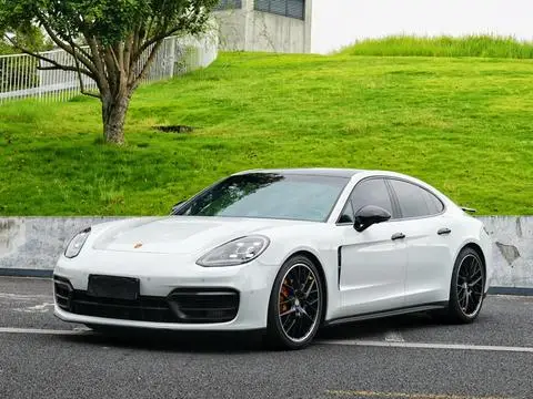 Porsche Panamera 2023