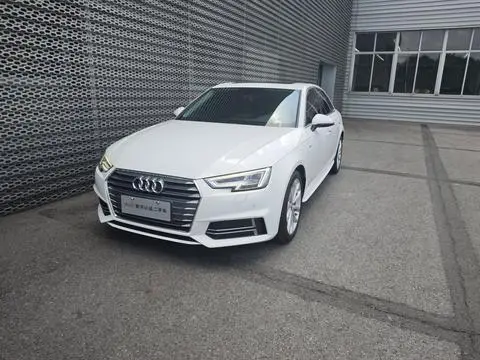 Audi A4L 2018 — фото 1