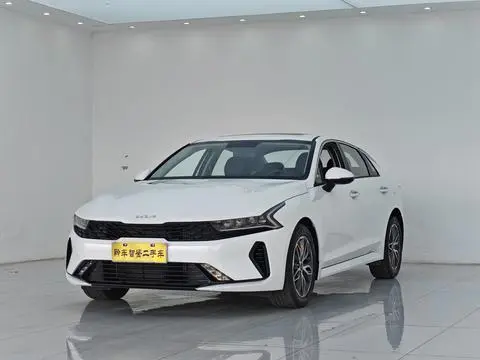 Kia K5 2025