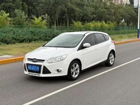 Ford Focus 2012 — фото 1