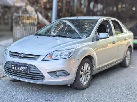 Ford Focus 2013 — фото 1