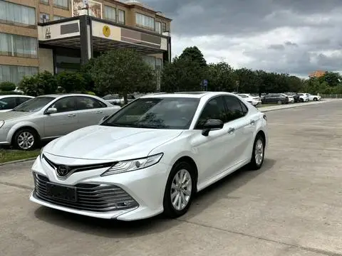 Toyota Camry 2018 — фото 1
