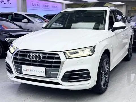 Audi Q5L 2018 — фото 1