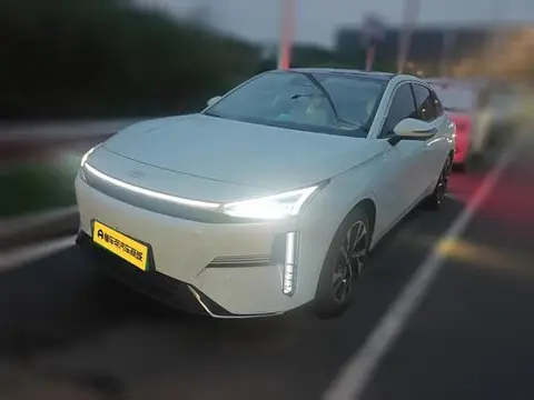 Geely L6 2023