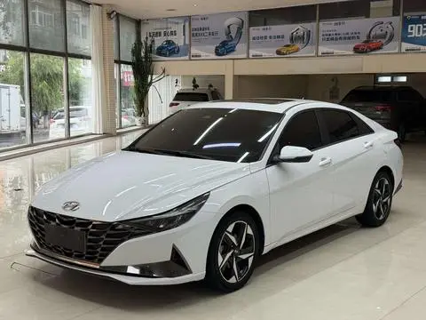 Hyundai Elantra 2022 — фото 1