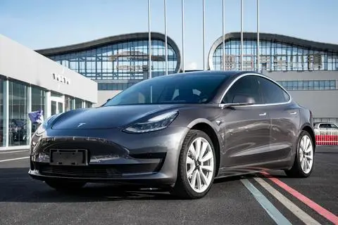 Tesla Model 3 2019 — фото 1