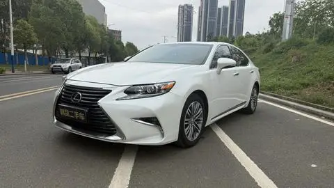 Lexus ES 2016 — фото 1