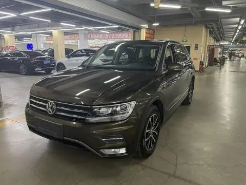 Volkswagen Tiguan L 2017 — фото 1