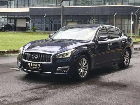 Infiniti Q70 2019