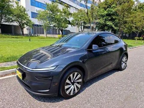 Tesla Model Y 2025