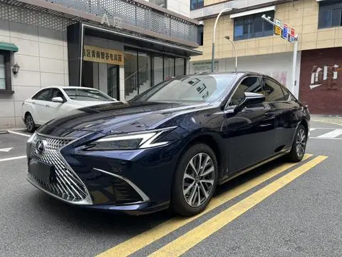 Lexus ES 2025