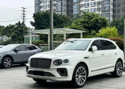 Bentley 添越PHEV 2021 — фото 1
