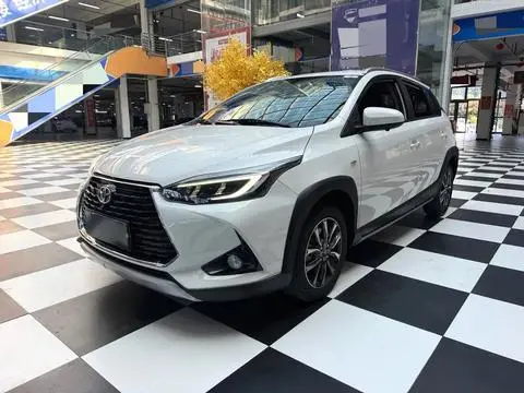 Toyota YARIS L 2022 — фото 1