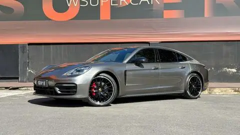 Porsche Panamera 2021