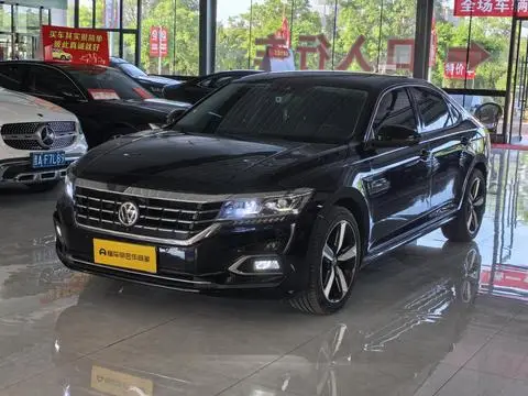 Volkswagen Passat 2019 — фото 1