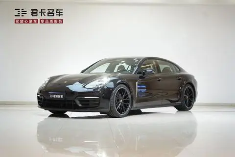 Porsche Panamera 2021