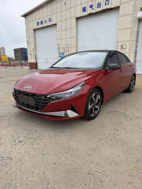 Hyundai Elantra 2022 — фото 1