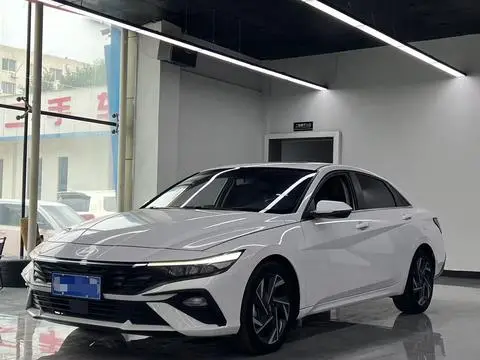 Hyundai Elantra 2023 — фото 1