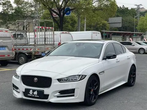 Jaguar XE 2015 — фото 1