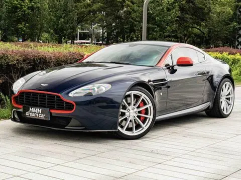 Aston Martin Vantage 2015