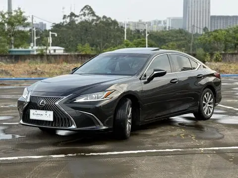 Lexus ES 2021 — фото 1