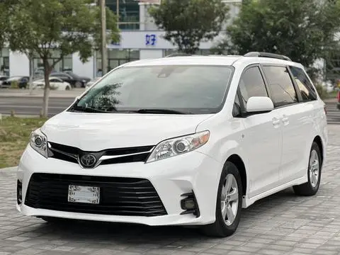 Toyota SIENNA 2018 — фото 1