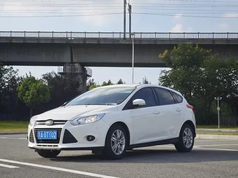 Ford Focus 2012 — фото 1