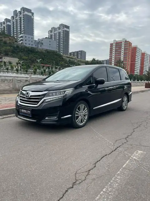 Honda 艾力绅 2016