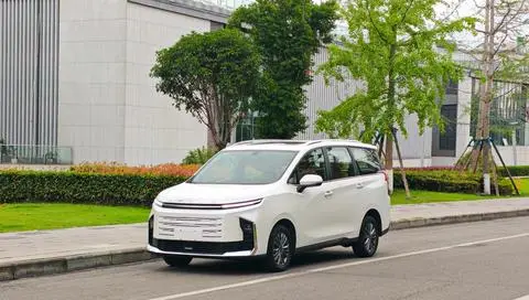Maxus G50 PHEV 2025 — фото 1