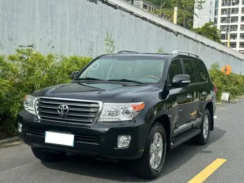 Toyota Land Cruiser 2015 — фото 1