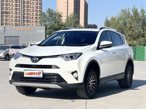 Toyota RAV4 2018 — фото 1