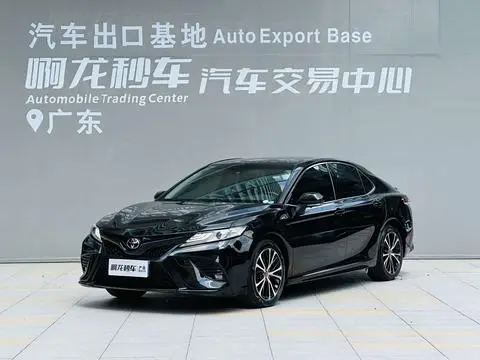 Toyota Camry 2019 — фото 1