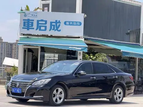 Toyota Crown 2015