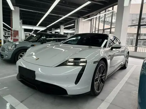 Porsche Taycan 2022