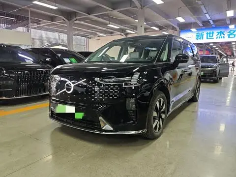 Volvo EM90 2025