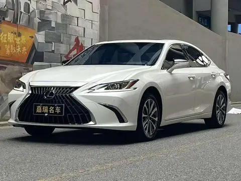 Lexus ES 2024