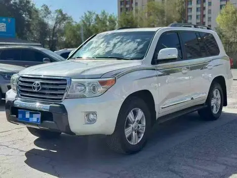 Toyota Land Cruiser 2015 — фото 1