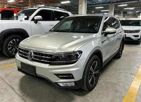 Volkswagen Tiguan L 2018 — фото 1