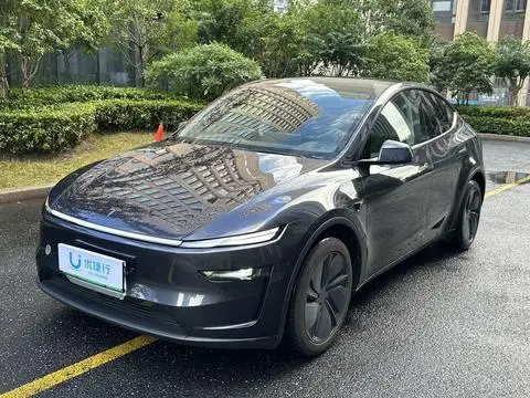 Tesla Model Y 2025