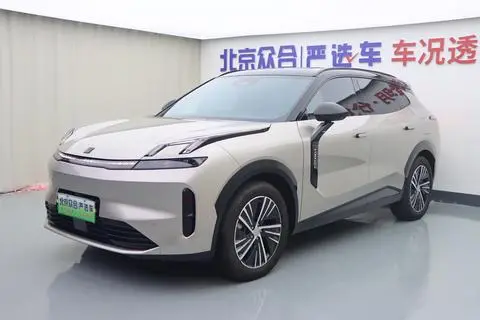 Lynk & Co 08 EM-P 2025