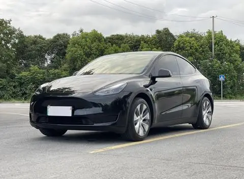 Tesla Model Y 2023 — фото 1