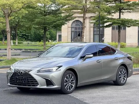 Lexus ES 2025