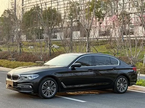 BMW 5 Series 2019 — фото 1