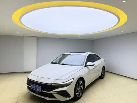 Hyundai Elantra 2023 — фото 1