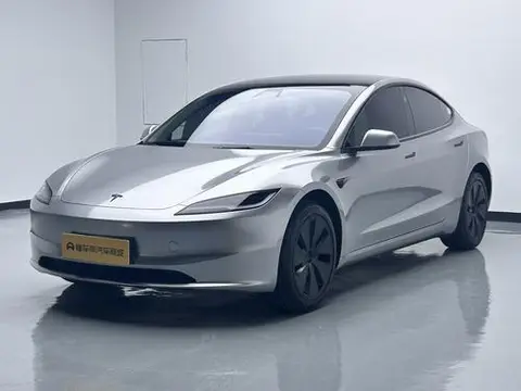 Tesla Model 3 2025 — фото 1