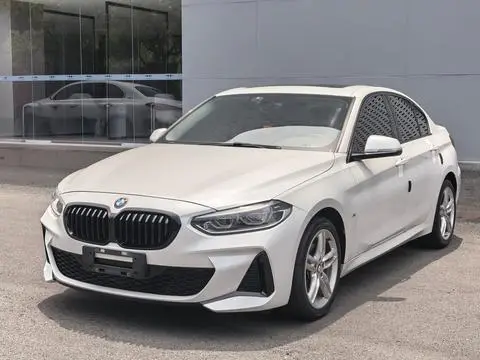 BMW 1 Series 2018 — фото 1